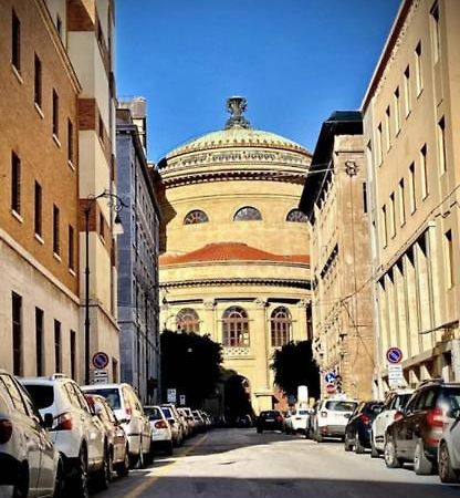 Ferienwohnung Un Raggio Di Sole Al Massimo Palermo Exterior foto